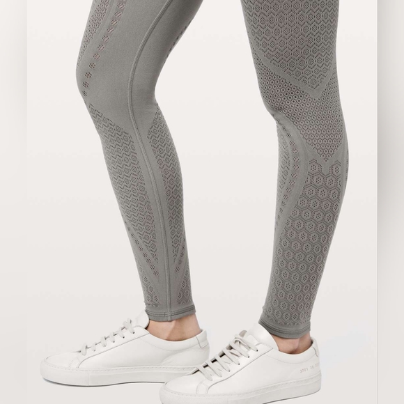 Lululemon Womens Reveal Tights Leggings Mindful Motion Carbon Dust size 2, EUC - Picture 3 of 14